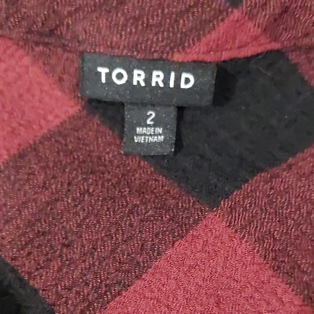 Torrid Red & Black Buffalo Plaid Button Down Tunic - Size 2 - Picture 2 of 7